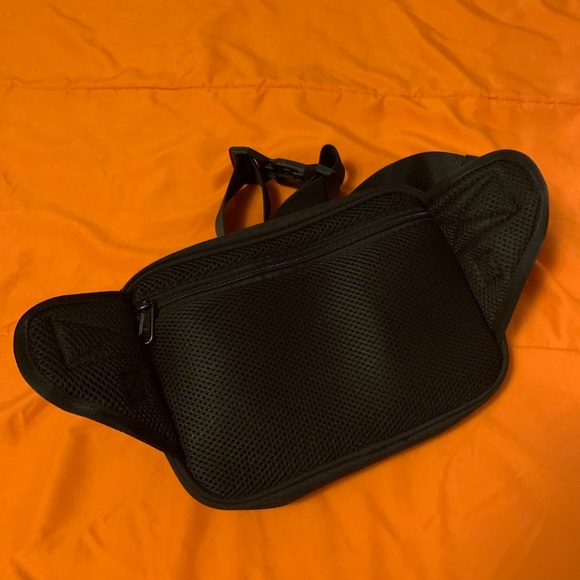 Hyke - Limited Editon - Sling Bag - Picture 7 of 14
